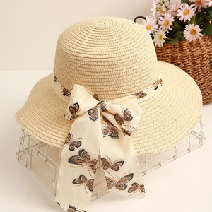Damen Strohhut mit breiter Krempe und floraler Schleife für Sommer und Strandurlaub