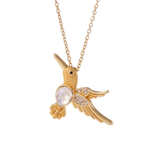 Exquisite gold-plated hummingbird necklace with sparkling crystal and white rhinestones