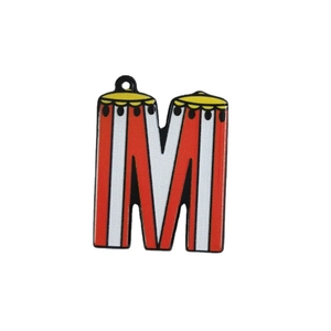 Circusstijl letter M hanger met rood-witte strepen en gele kleuraccenten