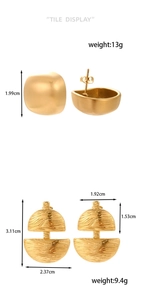 Détails de clous carrés mats et boucles d'oreilles dorées brossées avec dimensions exactes