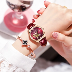 Elegante orologio da donna in oro rosa con cinturino in pelle rossa e quadrante a cuore
