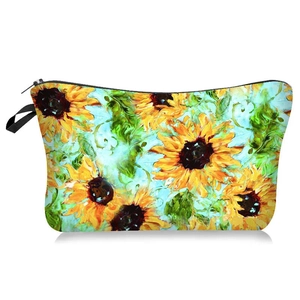 Détail de la trousse de maquillage avec motif tournesol et poignée noire pratique