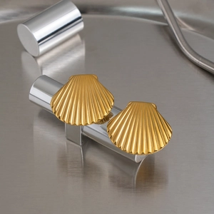 Elegant 18K gold plated stainless steel scallop shell stud earrings for women