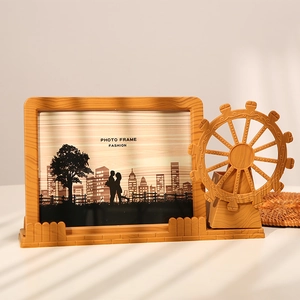 Cadre photo de 7 pouces avec grande roue et porte-crayon intégré en bois clair