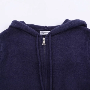 Sweat à capuche tricoté bleu marine pour femme avec fermeture éclair et style rétro