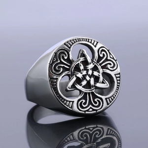 Vintage silver Celtic knot ring in stainless steel with retro oxidized finish