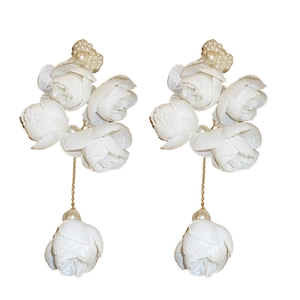 Elegant floral pearl long tassel earrings with white fabric petals and silver needles