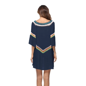 Cubre-bikini boho azul oscuro con detalles de bordado de ganchillo hechos a mano