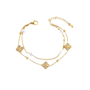 Bracelet double couche en or avec trèfles, perles blanches et cristaux étincelants