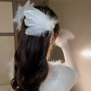 Elegant white feather hair clip with pearl detail for women's stylish hair styling