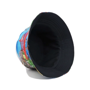 Bob d'hiver avec imprimé paysage coloré et doublure noire pour protection solaire