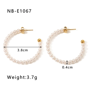 Détail de boucles d'oreilles créoles perles 3,8cm plaquées or 18k avec mesures