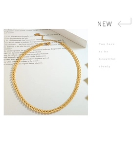 Detail of 18K gold leaf chain necklace with lobster clasp and extension link