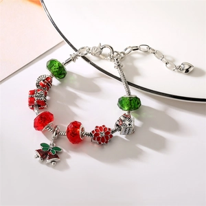 Bracelet de Noël avec perles de cristal rouges et vertes et pendentifs bonhomme de neige