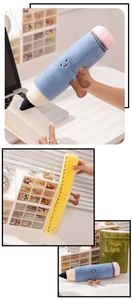 Dettaglio di peluche creativi a forma di cancelleria come matita, righello e libro magico