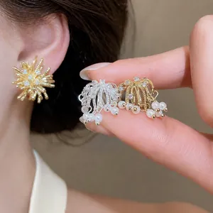 18K Gold Plated Firework Pearl Ear Clips Women Niche Design Zirconia Rhinestone Non Pierced Earrings Luxury Jewelry Gift