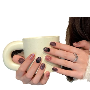 Faux ongles œil de chat rose et paillettes cœur avec finition brillante