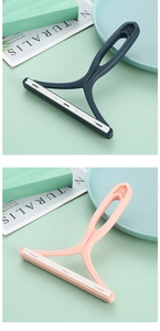 Manual lint remover in navy and pink with dual-sided head for clothes and pet hair