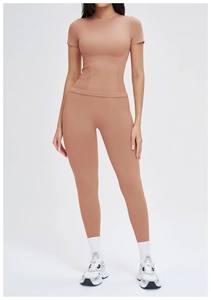 Détails du textile de l'ensemble de yoga nude sans couture avec lignes de modelage côtelées