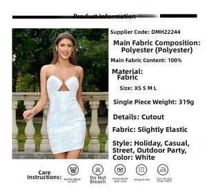 Detailansicht eines weißen Paillettenkleides mit Cut-Out-Design und Stoffdetails