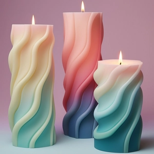 Dreiteiliges Set aromatischer Spiralkerzen mit geometrischen Wellen in Macaron-Farben