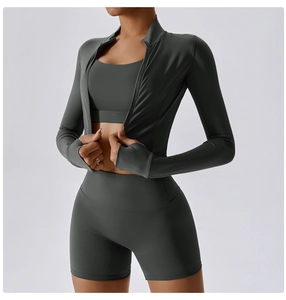 Completo sportivo 3 pezzi grigio antracite con giacca con zip, reggiseno e pantaloncini a vita alta