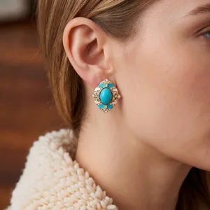 Boucles d'oreilles vintage ovales en turquoise avec émail blanc et plaquage d'or