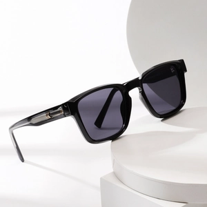 Square Sunglasses Large Plastic Frame Metal Hinges UV400 Protection Modern Retro Style Fashion Eyewear For Men Women