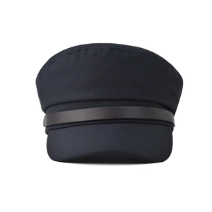 Casquette de marin noire classique pour femme avec chaîne en PU et design à dessus plat