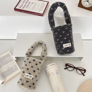 Plush heart pattern water bottle carrier bag made of soft sherpa fleece with handles