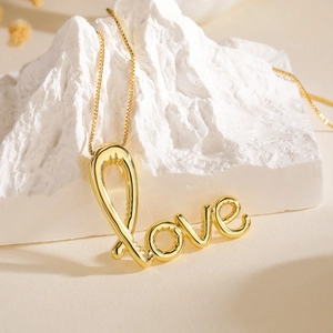 Collana con ciondolo a cuore MOM placcata in oro 18 carati con accenti in zircone
