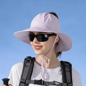 Chapeau de soleil extérieur violet pour femme avec large bord et trou pour queue de cheval