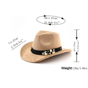 Détails du chapeau de cowboy kaki avec ruban perlé, montrant la hauteur et le bord