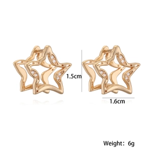 18K vergoldete Stern-Ohrringe mit Zirkonia-Kristallen auf weißem Hintergrund