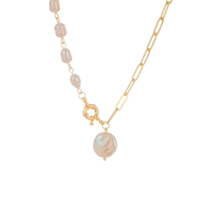 Elegant natural freshwater pearl necklace with gold-plated links and baroque pearl pendant