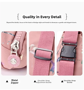 Détail du sac en nylon rose avec fermeture éclair FANCY, bandoulière et boucle robuste