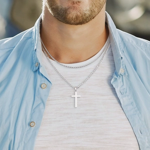 Collier homme double couche avec pendentif croix en acier inoxydable et chaîne torsadée