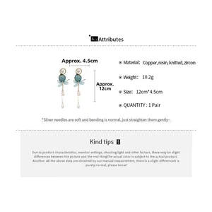 Detailed dimensions of pearl and resin floral earrings with silver pins and zircons