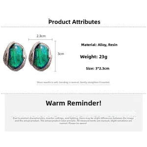 Vue détaillée de boucles d'oreilles rétro en résine avec aiguille argent et dimensions