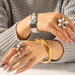 Flower Ring And Wavy Bangle Stainless Steel Jewelry With Zircon Artificial Pearl For Women Elegant Fashion Two Tone Accessory
