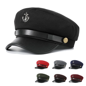 Britischer Marine-Seglerhut für den Winter mit silbernem Anker-Emblem und Lederschirm