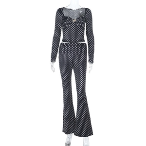 Ensemble deux pièces pour femmes à pois avec haut à col carré et pantalon évasé
