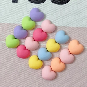 Lot de 15 breloques de cœurs mats en résine pour le nail art et bijoux DIY