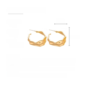 Detail of twisted gold C-shaped hoop earrings with size and weight specifications