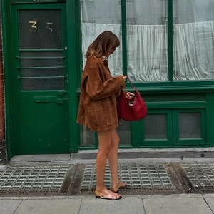 Veste oversize vintage en daim marron avec poches à rabat et col à revers pour femme