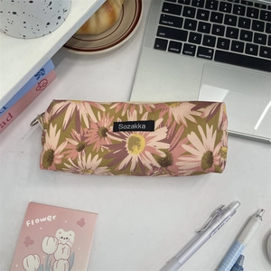 Detailed view of the large capacity floral pencil case with Sozakka brand label on a desk