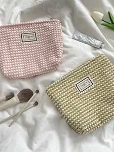 Knitted large capacity makeup bag with pleasant time label in blue and pink pastel colors