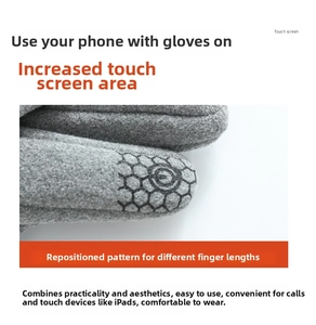Detail der leitfähigen Touchscreen-Wabenstruktur an warmen Strick-Winterhandschuhen
