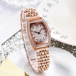 Montre à Quartz de Luxe pour Femme Boîtier Tonneau Or Rose Sertie de Strass Cadran Ciel Étoilé Bracelet en Acier Étanche 3ATM
