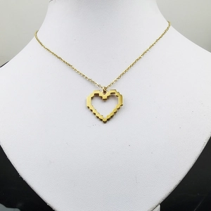 Collier cœur pixel art doré style 8-bit avec fine chaîne en acier inoxydable maillon